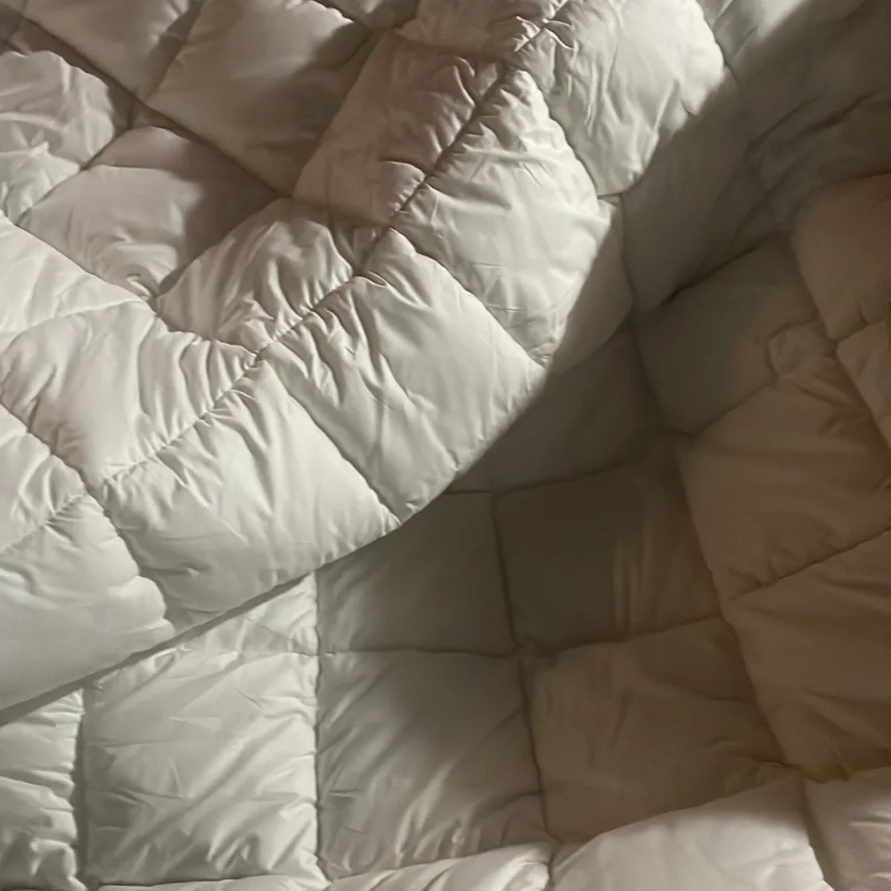 Bedding topper down alternative. Size 60”x80” 3” thick